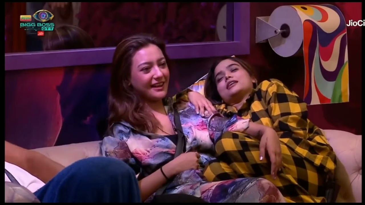 #Elvis, Abhishek and Aashika ka funny #Kissing_moment 😂 || Chuma de😄 #biggboss  #Elvisyadav #systumm