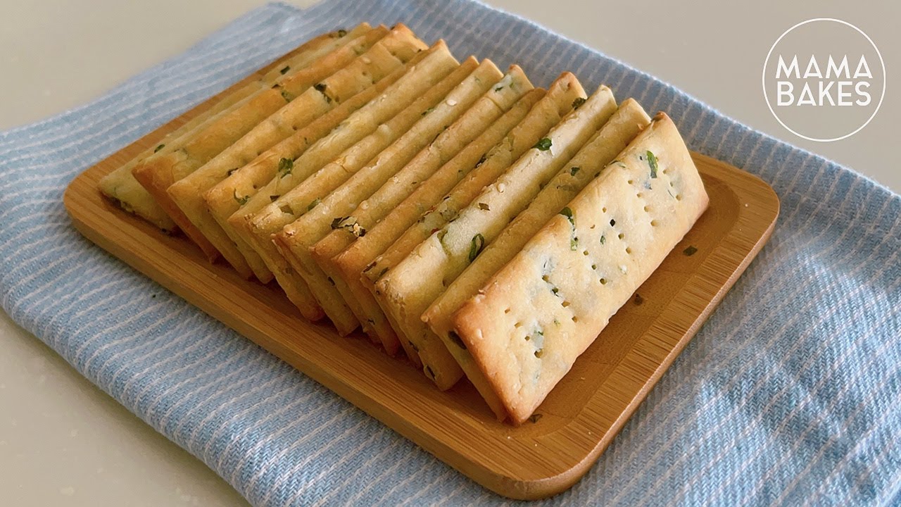 SCALLION CRACKERS 香葱苏打饼干 [ねぎクラッカー] 파 크래커 | MAMA BAKES - YouTube