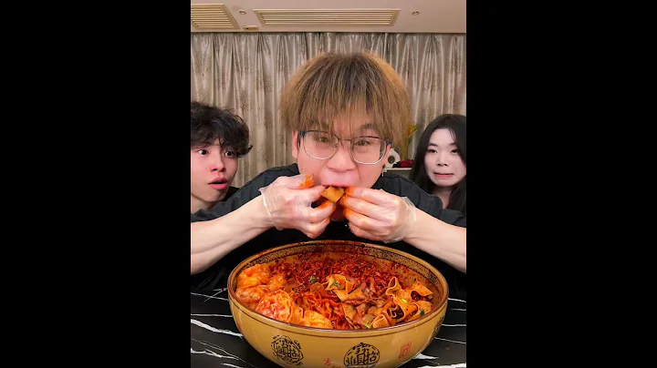 MY GIRLFRIEND TRIED SPICY NOODLES TODAY | MUKBANG ASMR EATING | #mukbang #shorts #food #delicious thumbnail