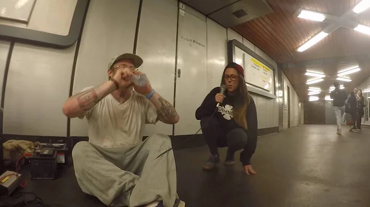Girl joins rapper in the subway for an impromptu j...