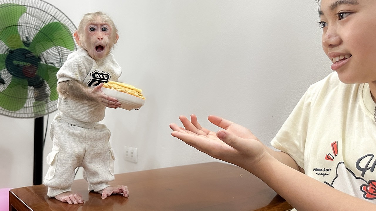 Lala surprises her sister with delicious homemade donuts!