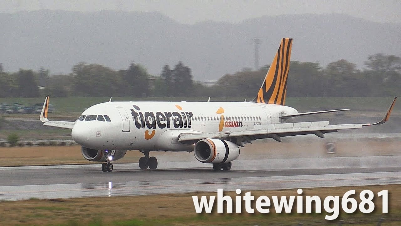 A3 Wet Runway Tigerair Taiwan Airbus A3 0 B Take Off Toyama Airport 富山空港17 4 26 Youtube