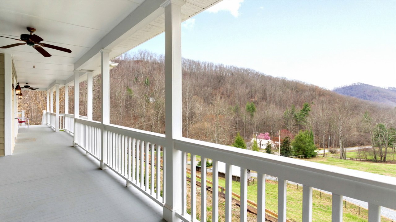 252 Martins Creek - Un Branded