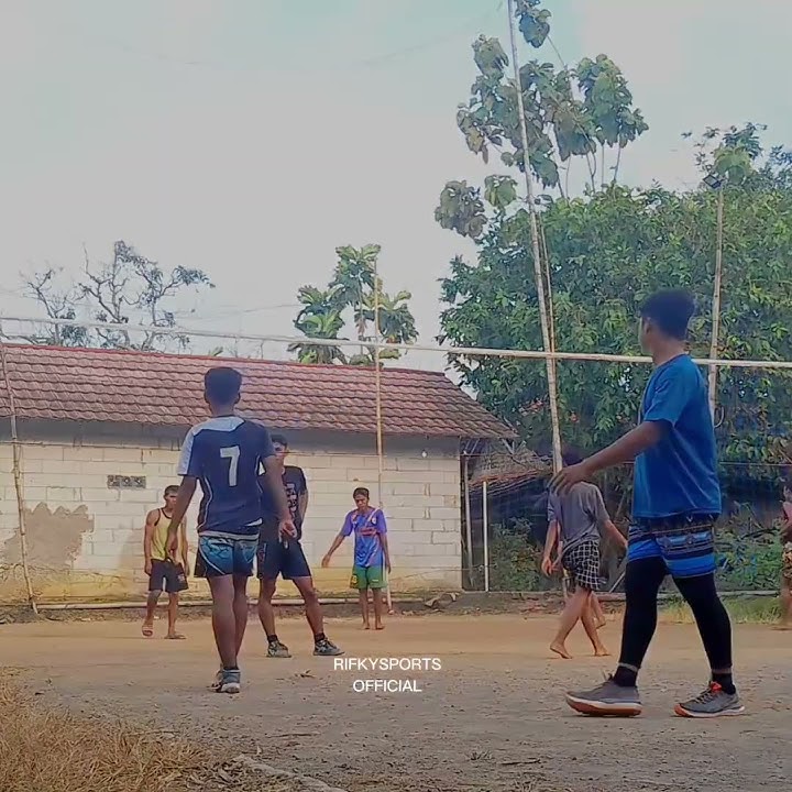 Smash volleyball || tyo bocil SMP viral. latihan bareng senior.