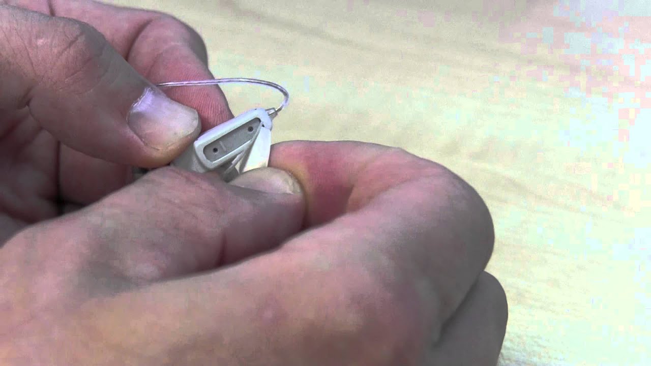 Advanced hearing aid maintenance How to change a Phonak microphone