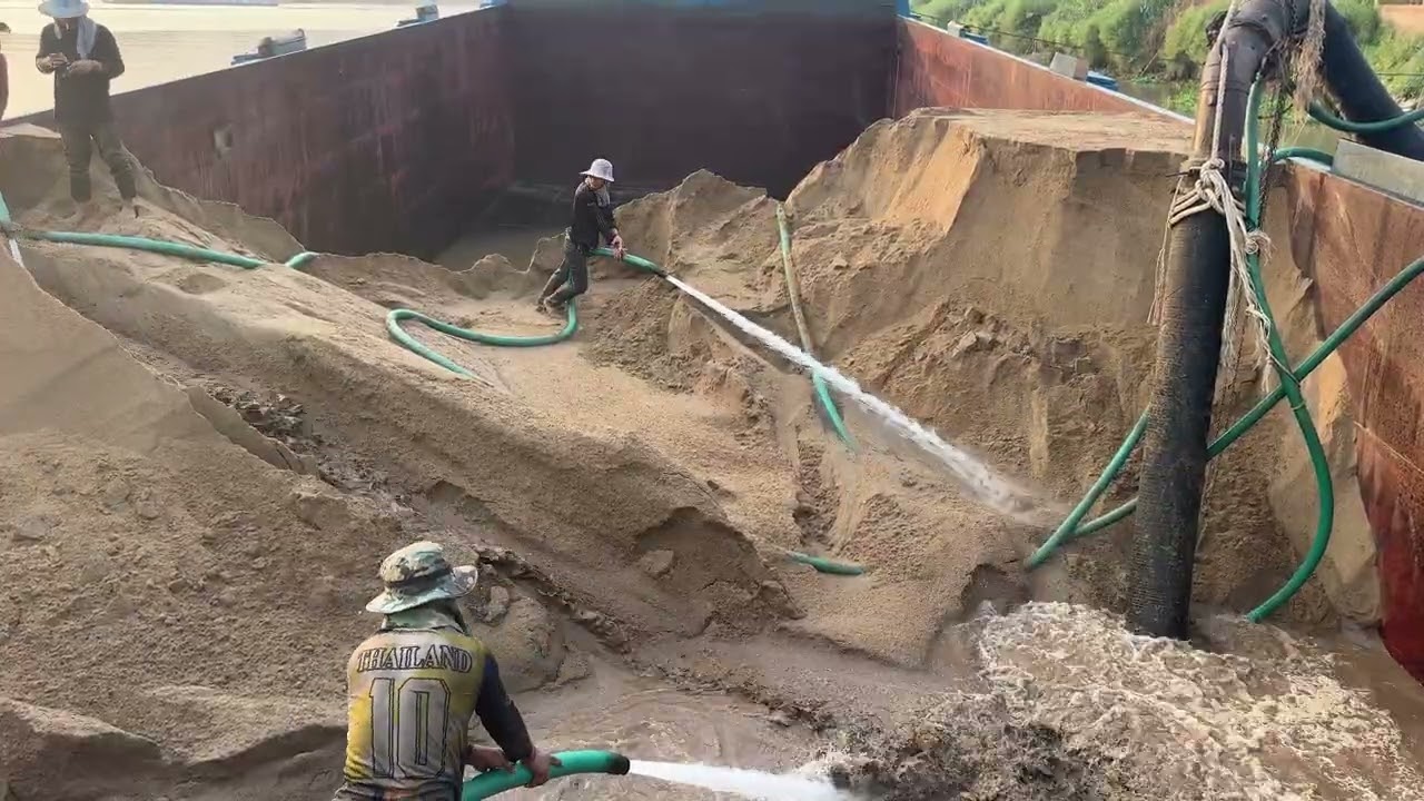 មកមើលពីសកម្មភាពរបស់ពួកគាត់ កាន់ក្បាលទុះយោរ បាញ់ទឹក សូមរីករាយទស្សនាទាំងអស់គ្នា 🇰🇭Cambodia