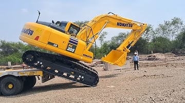 Excavator Unloading from Trailer Without Ram | Komatsu PC205-10 New Machine Unloading #komatsu#PC205