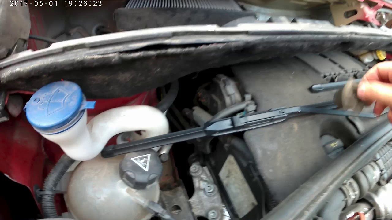 Наведения порядка под воздухозаборной решеткой CITROEN C3 Picasso - YouTube