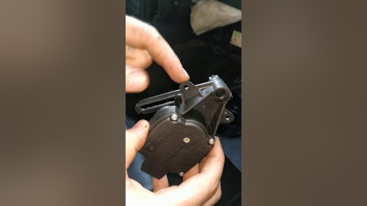 Как снять моторчик заслонки печки