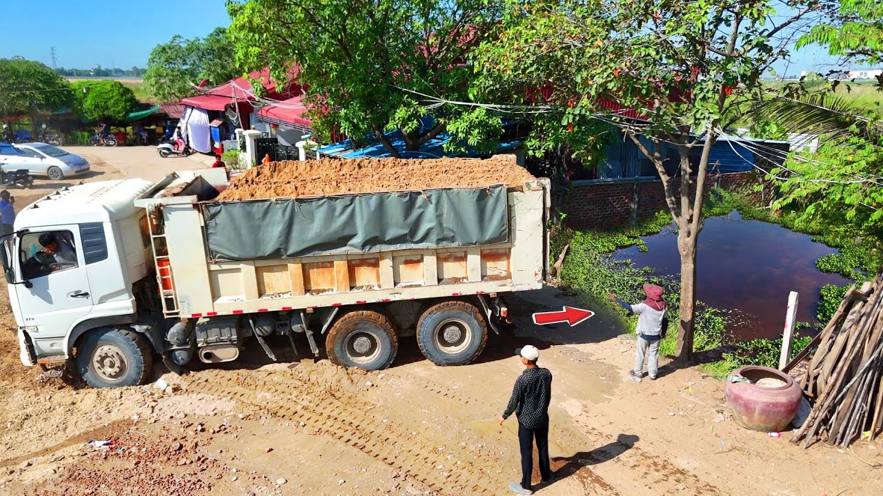 W.O.W!! BE WATCHFUL! START LANDFILL SITE Using Dump Truck 25Ton & Dozer Push Soil into FLOODED LAND!