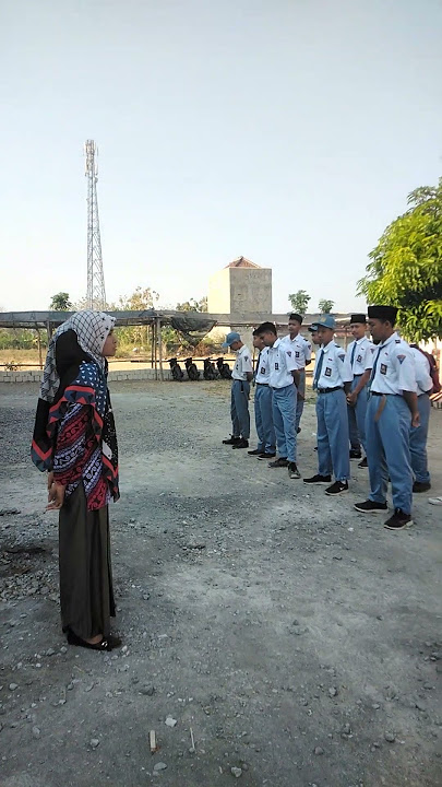 Kegiatan Apel pagi..Pembina apel : Bu Nur..