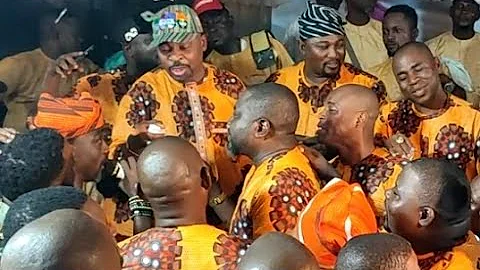 MOMENT PASUMA MAKES TALO SKIBO DANCE WITH MC OLUOMO ON STAGE & PEOPLE REACTION@MOTHER SAJE MOTHER...