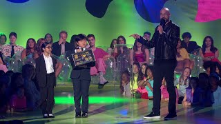 Kira Kosarin and Jack Griffo Return to Nickelodeon at the Kids' Choice Awards 2023! #shorts Resimi