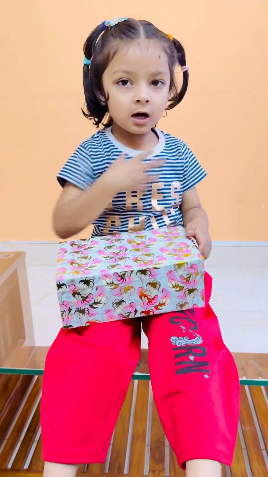Tooktook ne gelly nikali aur mummy?