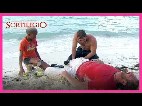 Sortilegio 1/4: Alejandro y Fernando quedan varados en una isla desierta | C-25 | tlnovelas