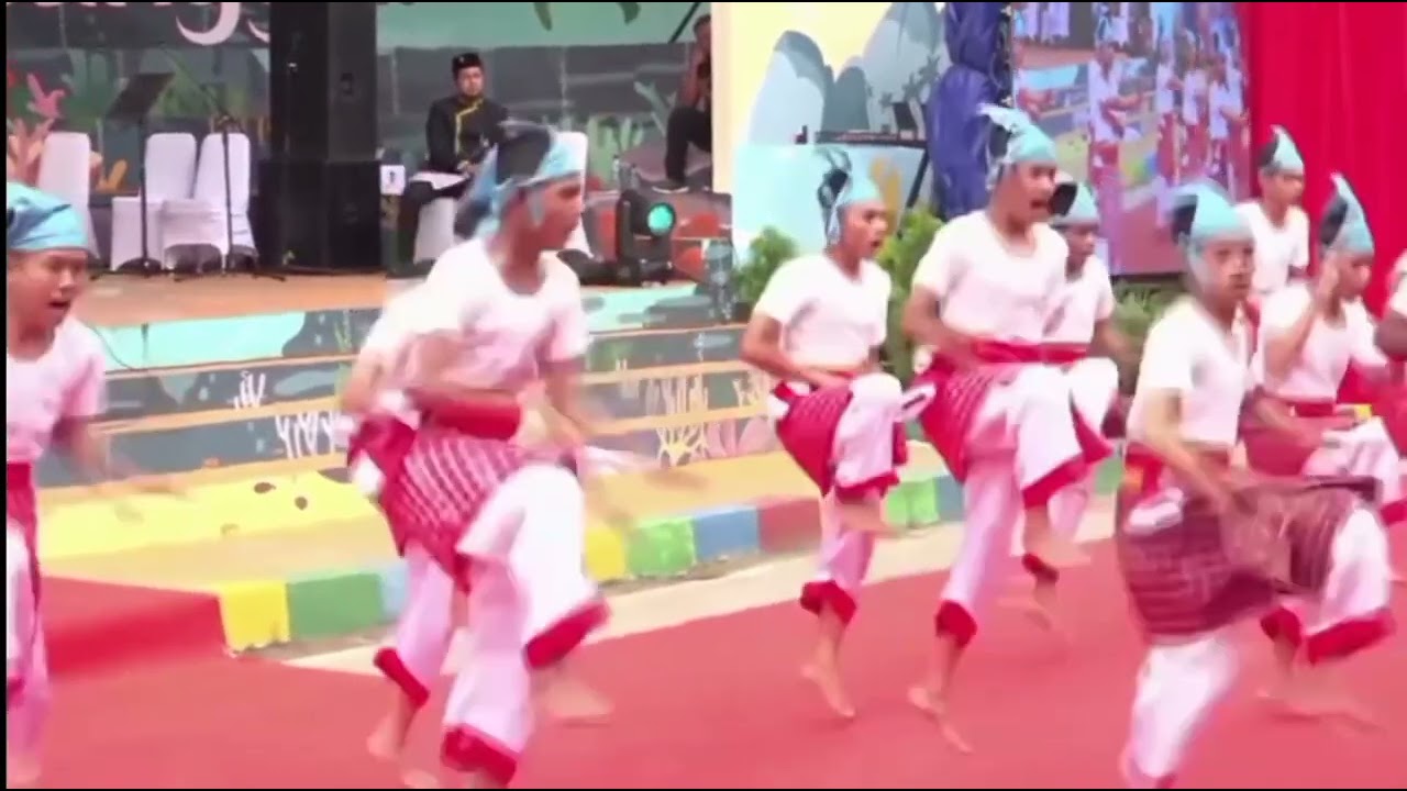 Tari sitinaya siporio persembahan tari kolosal dari Sulawesi Barat pada acara Sandeq Race 2022