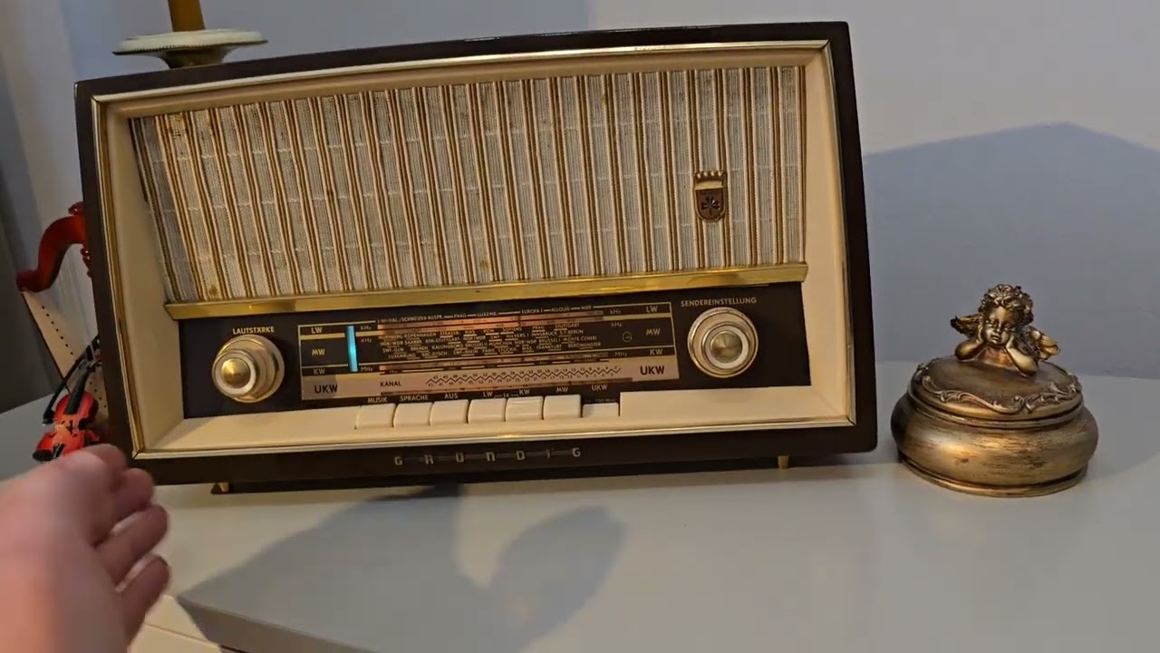 Ламповое радио Grundig Type 2140. 