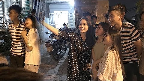 Phan Văn Đức Tổ Chức Tiệc Ở Nhà, Fan Nữ Xinh Đẹp Vây Kín Nhưng Tuyệt Đối Thu Tay Giữ Khoảng Cách