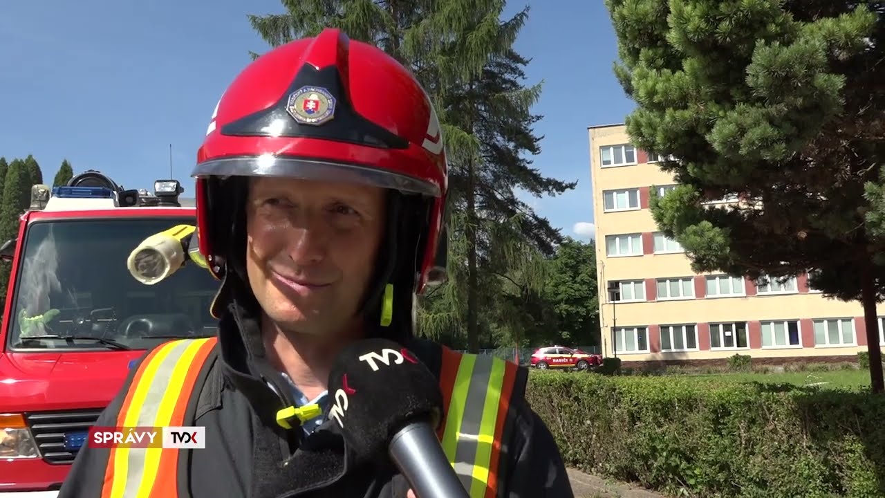 Taktické cvičenie hasičov preverilo pripravenosť školy aj záchranárov