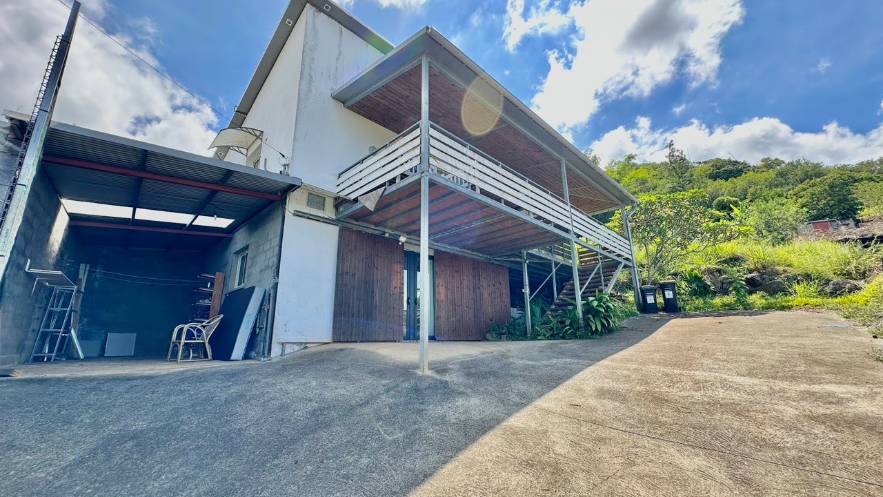 Maison 5 pièces de 110 m² à Entre-Deux (97414)