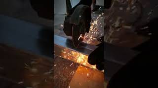 Slow motion cutting! Or how i continue torturing my S22 Ultra. A lot of sparks ✨