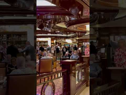 Βίντεο: Μπαρ και σαλόνια στο κρουαζιερόπλοιο Regal Princess