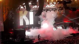 01 Kiss   Deuce