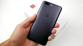 OnePlus 5 Unboxing & First Impressions! (4K)