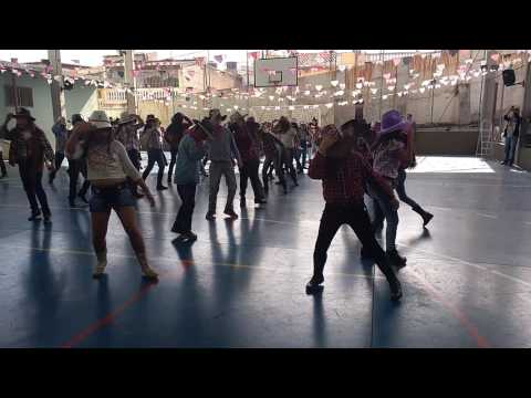 Escola Annita Guastini Eiras Dançando Alô Galera de Cawboy todos 4°s