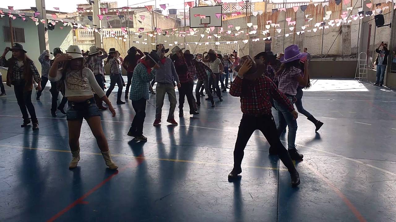 Escola Annita Guastini Eiras Dançando Alô Galera de Cawboy todos 4°s