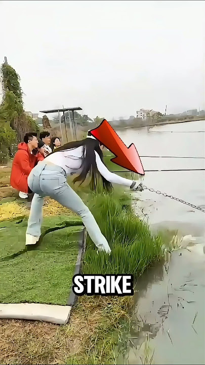 Lihat guys wanita cantik ini mencing ikan pakai rantai ‼️ #shorts #fishing #mancing