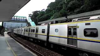 4027次區間快車龜山站通過