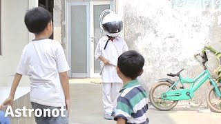 Astronot - Punya Cita-Cita Setinggi Langit Malah Dijatuhin Kakak Sendiri!! // Viddsee Picks