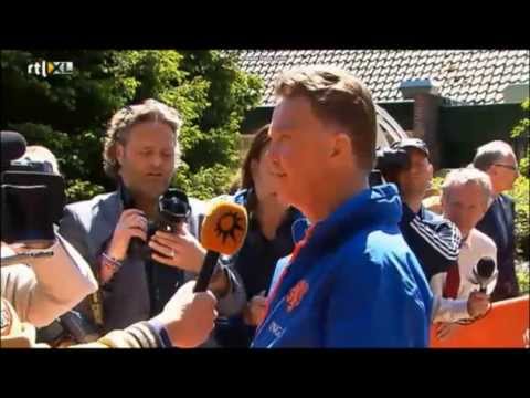 Voetbal International - Louis van Gaal heeft de bus eigenlijk gemaakt