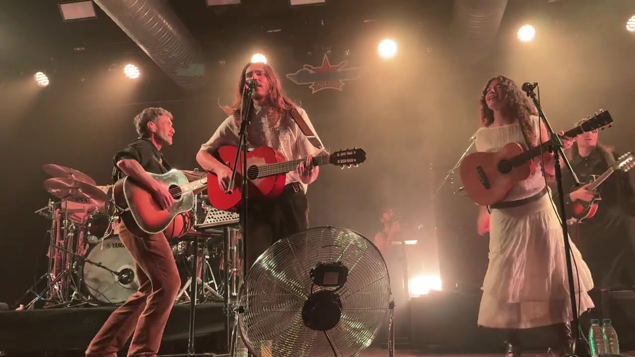 CARLOS ARES - La Boca Del Lobo (Live Sevilla 2025)