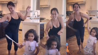 رقص شالی زمردی مجری ایرانی شبکه فاکس نیوزآمریکا در آشپزخانه