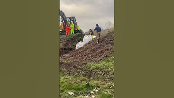 Close-up look at levee failure in Tukwila