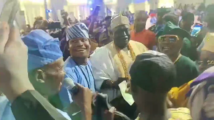 Royal Elegance: Oluwo and Timi of Ẹdẹ in a Majestic Dance at the Oluwo 10th Anniversary Celebration👑