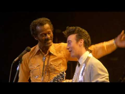 Chuck Berry & Julian Lennon - Johnny B Goode (1986)