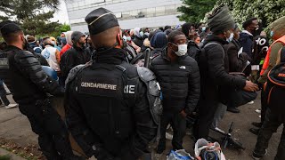 À Vitry-sur-Seine, le plus grand squat de France évacué, des migrants déboussolés