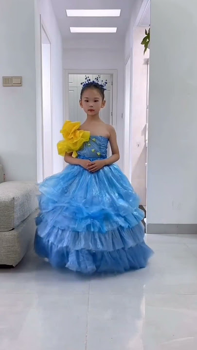 Dress make with recycle thinks. #princess #princessdress #plasticware #plastic