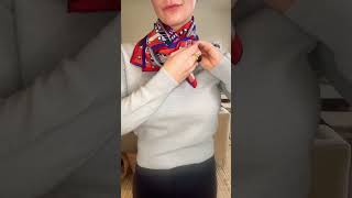 Tying a 90 x 90 scarf // Bookmark for later ✨ #hermes #stylingtips #scarf #wardrobestylist