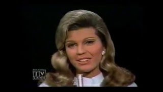 Video thumbnail of "NANCY SINATRA   Strangers in The Night   1967"