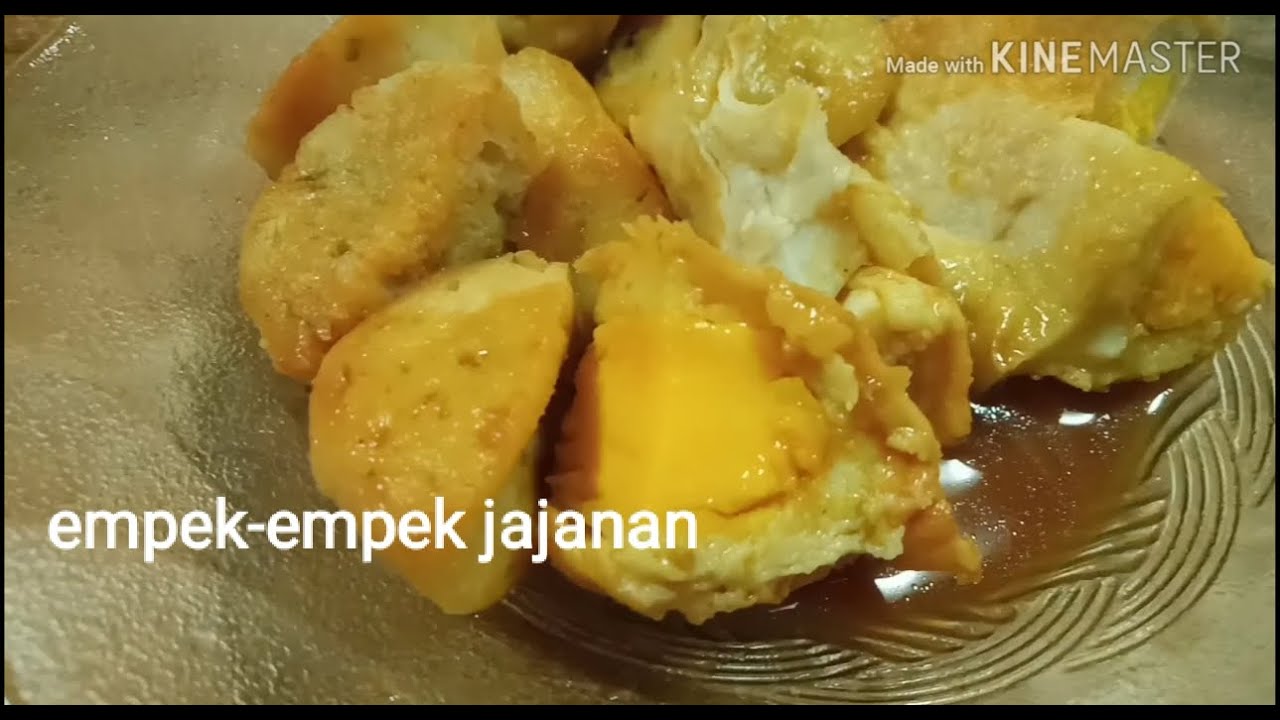 Empek-empek kapal selam makanan khas Indonesia 