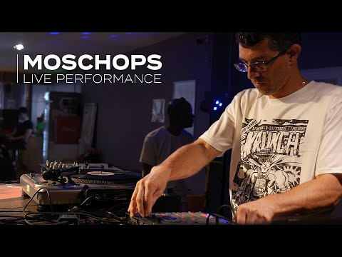 Видео: Live Beats & Hip Hop - SP404, Vinyl performance // DJ Moschops