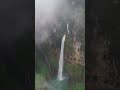 航拍湖南湘西大山里的纯天然瀑布，没有开发，风景美如画！