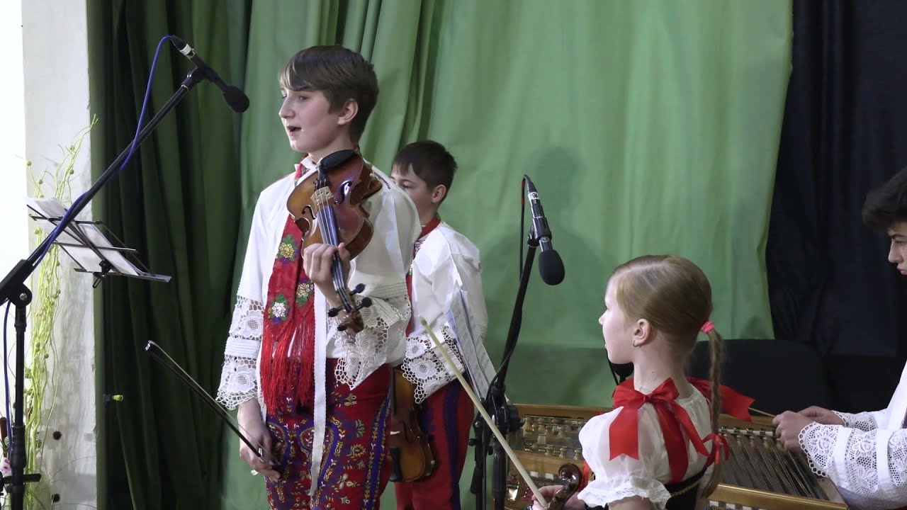 STARÝ PODDVOROV-Šikovná cimbálová muzika ZUŠky z Dolních Bojanovic na Zpěváčkovi Podluží 2022 (1.)