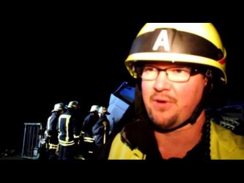 unfollow app 40-Tonner fährt auf anderen Sattelschlepper auf