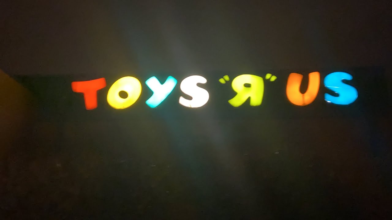 Abandoned toys “R” Us and Sears in Louisville Kentucky Outerloop 2019