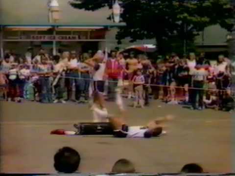 Peter Bloeme and Jane Kovac perform Frisbee Show as the Jammers at a Fair